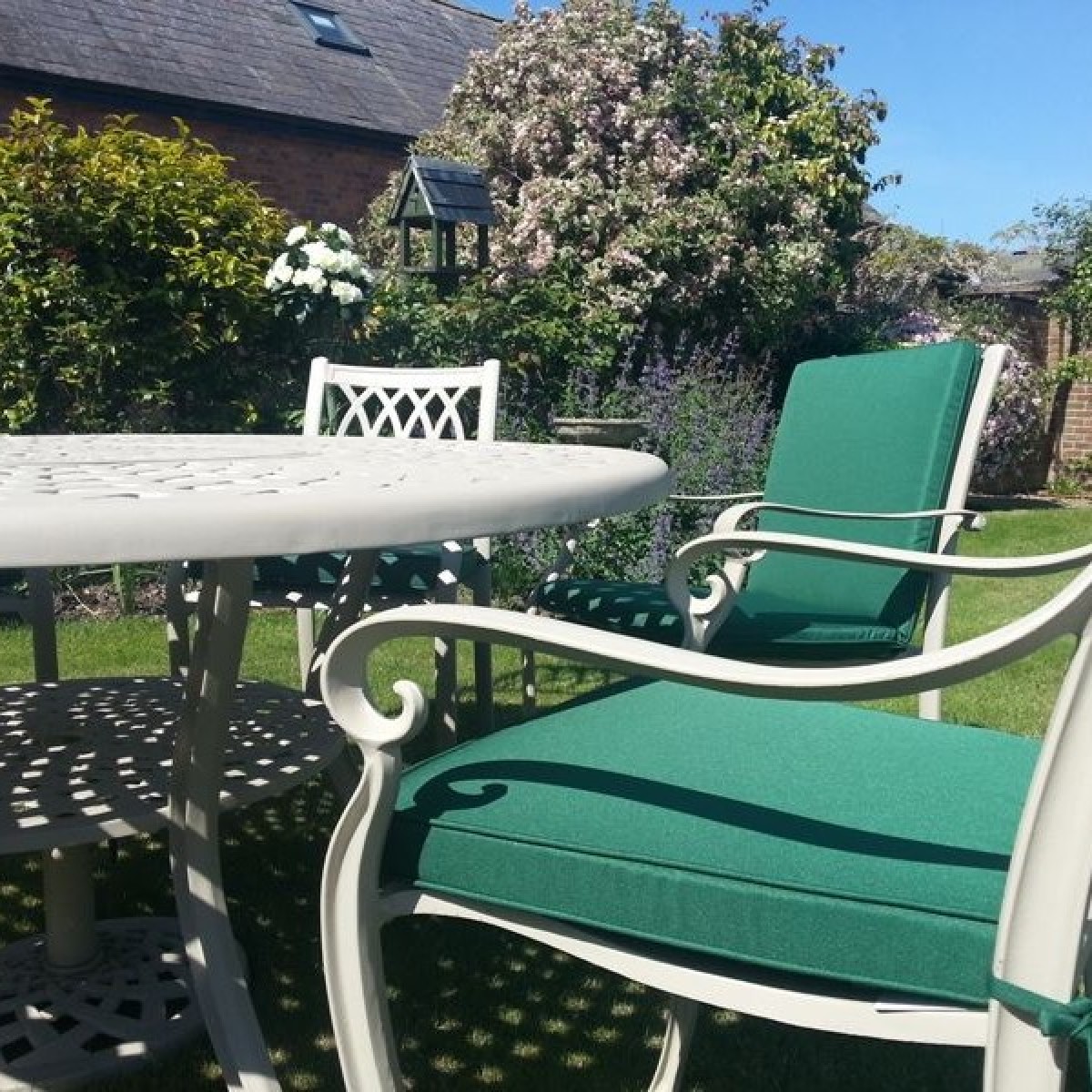 Blenheim 10 seater package  including two sun loungers