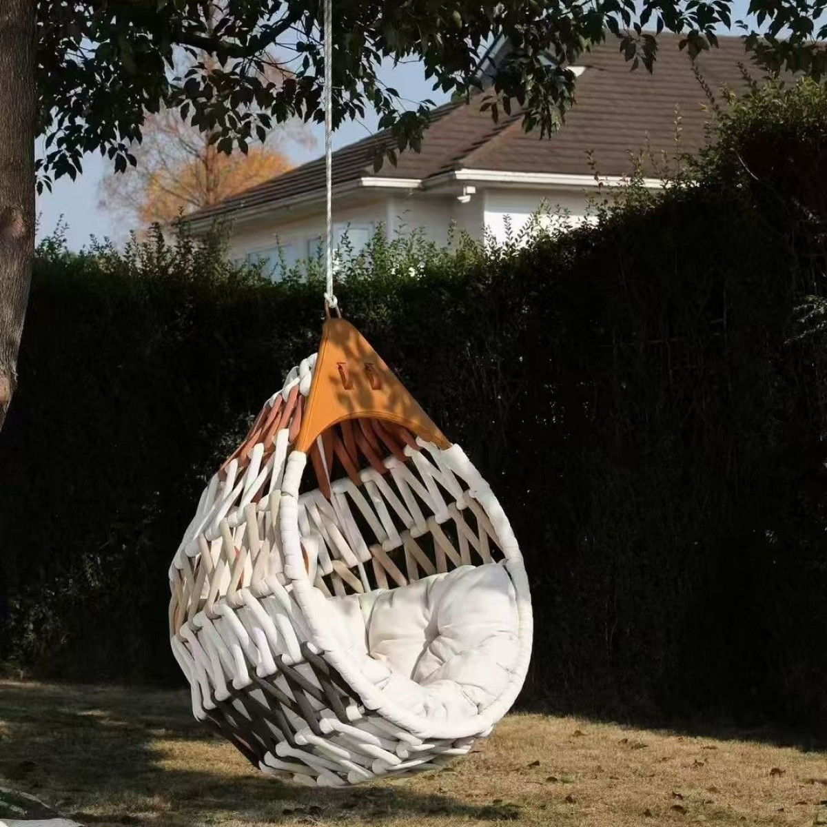 Deluxe egg chair